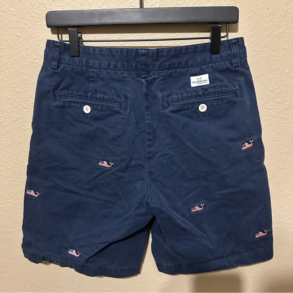 Vineyard Vines Men’s Patriotic Whale Patterned Blue Shorts - Picture 2 of 3